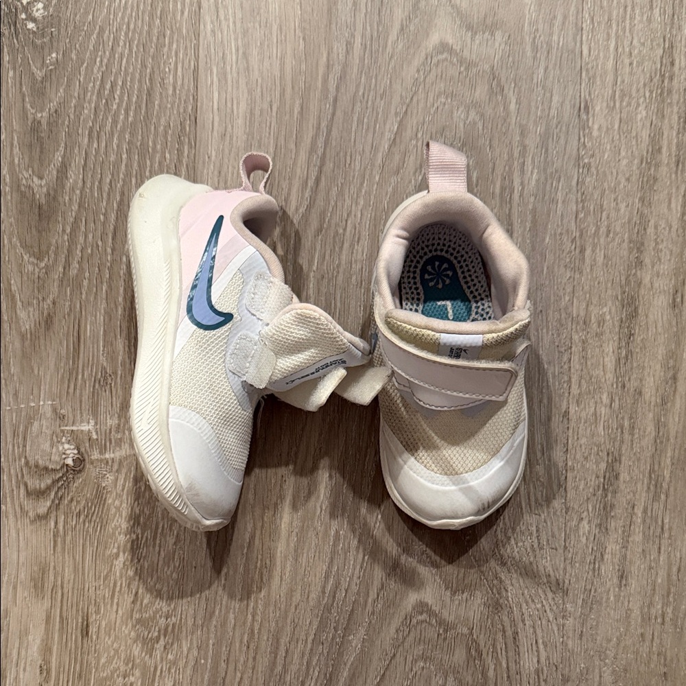 Nike starrunner toddler' Cream and Pink Athletic Shoes